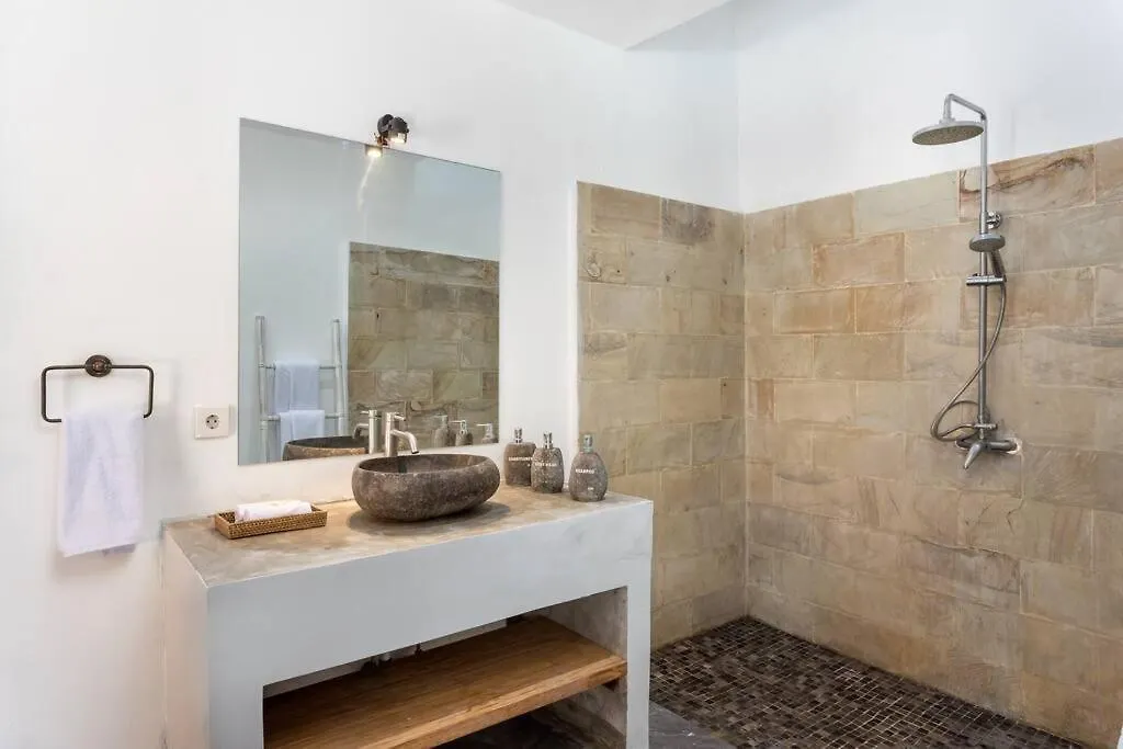 Villa Julietta, 4 Bedroom In The Heart Of Seminyak Семиньяк
